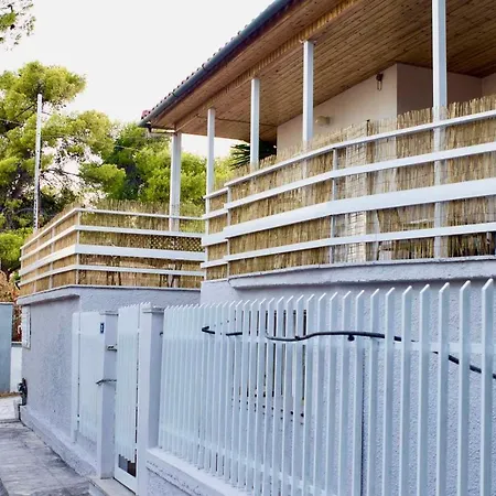ευχάριστη βίλα, 90 μέτρα από τη θάλασσα Villa Agioi Theodoroi (Corinthia)